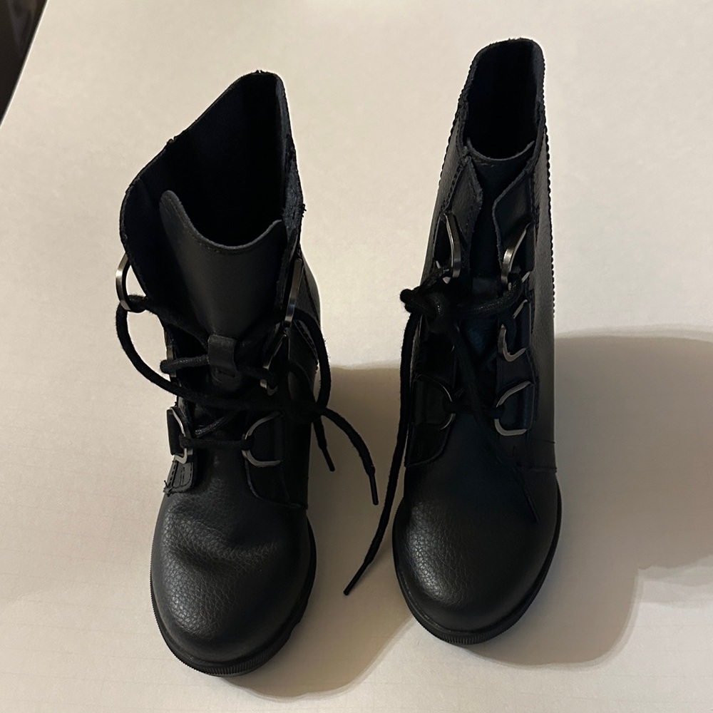 Sorel Black Lace-Up Women's Boots sore size 1 kids
